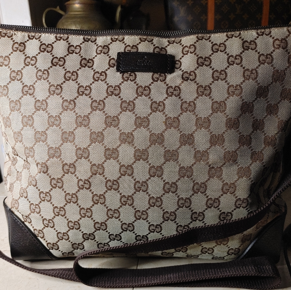 Gucci (gg supreme messenger bag) Height: 11.62 in.